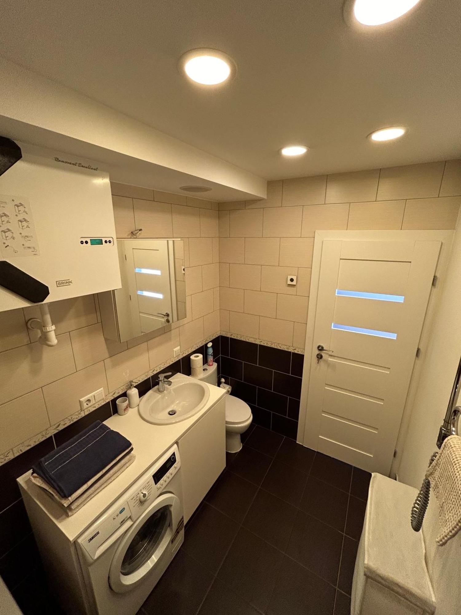 Your Home - Spacious Apartment In City Center, With Balcony & Self Check-In VNO Exteriör bild