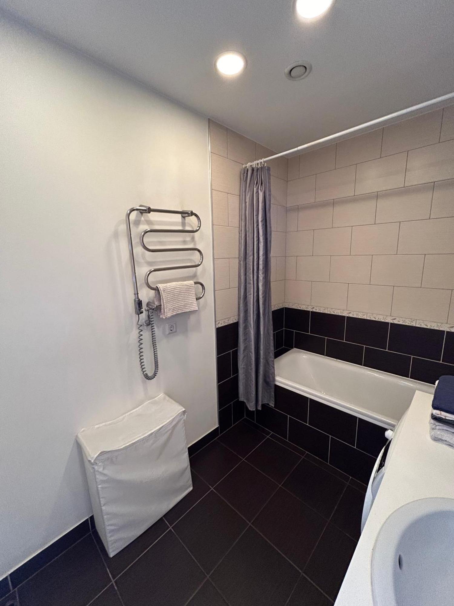 Your Home - Spacious Apartment In City Center, With Balcony & Self Check-In VNO Exteriör bild