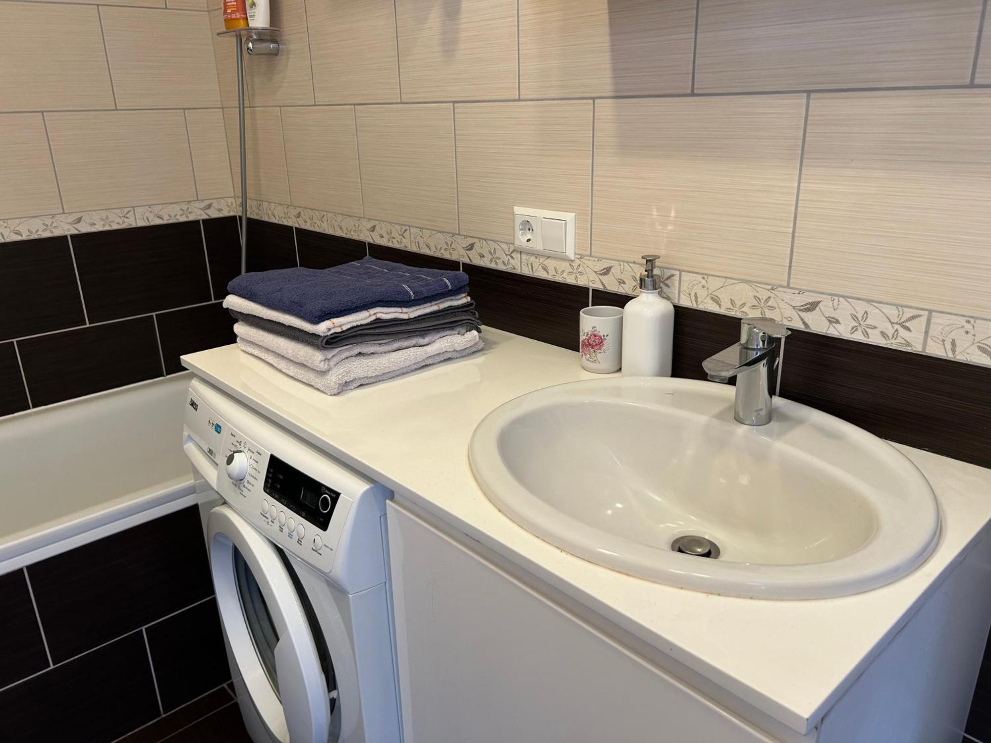 Your Home - Spacious Apartment In City Center, With Balcony & Self Check-In VNO Exteriör bild