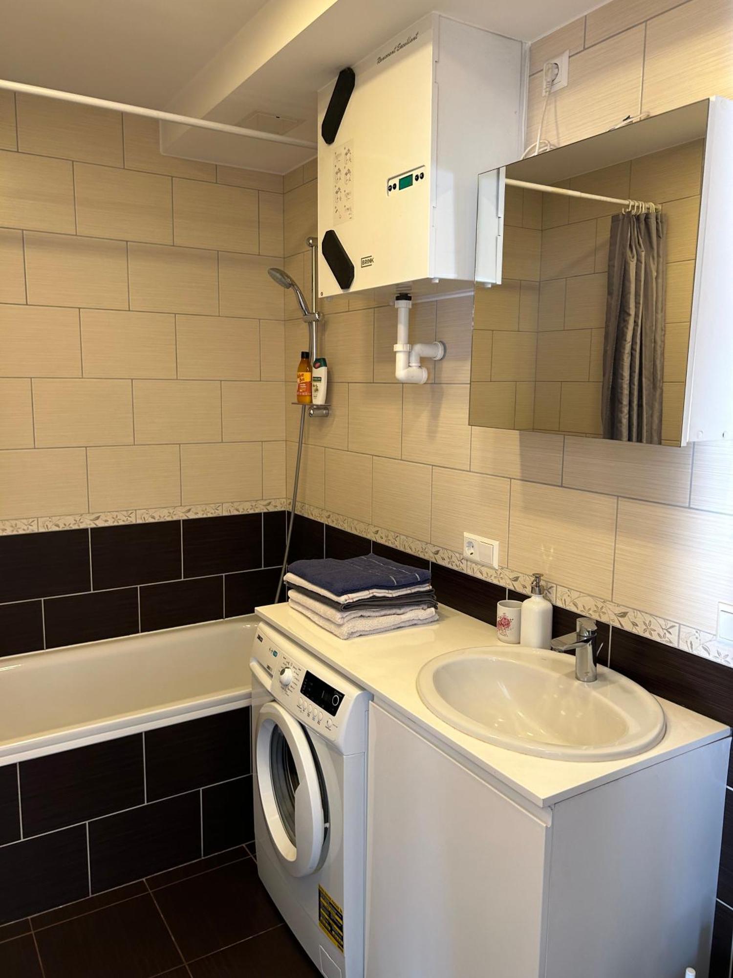 Your Home - Spacious Apartment In City Center, With Balcony & Self Check-In VNO Exteriör bild