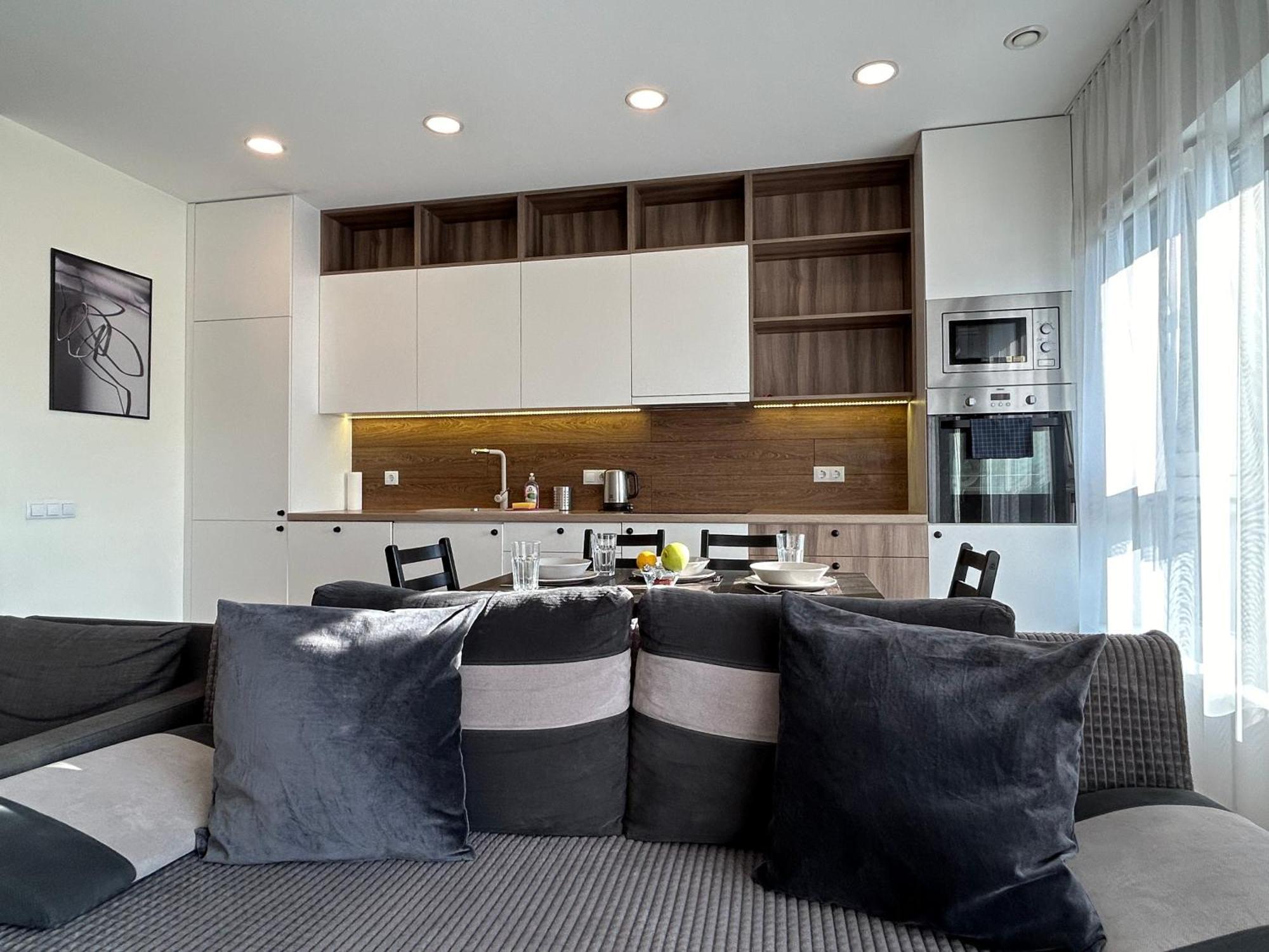 Your Home - Spacious Apartment In City Center, With Balcony & Self Check-In VNO Exteriör bild